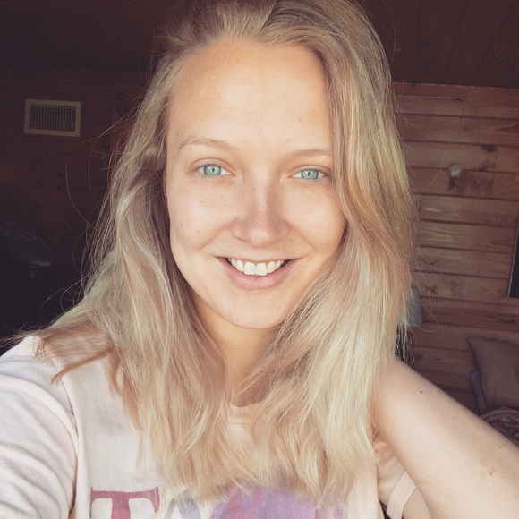 Meet your Posher, Tiffany - Picture 1 of 1